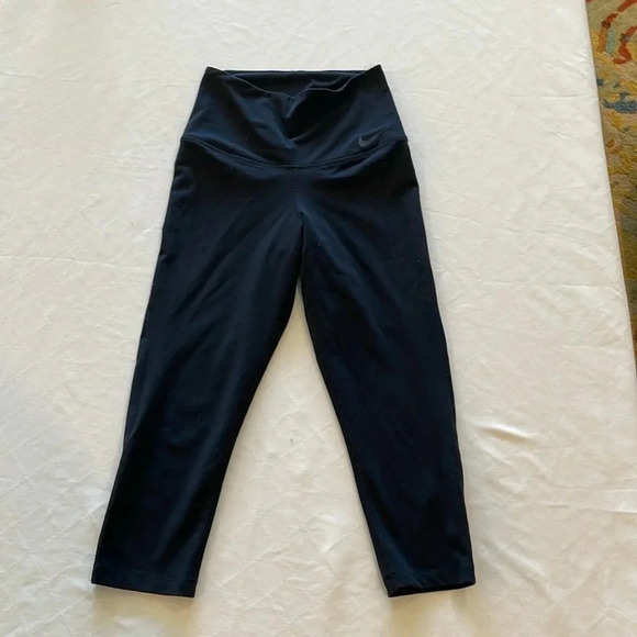 Nike Women’s Power Legendary High‎ Rise Capris 822941-010 Black Size Small EUC - Picture 1 of 5